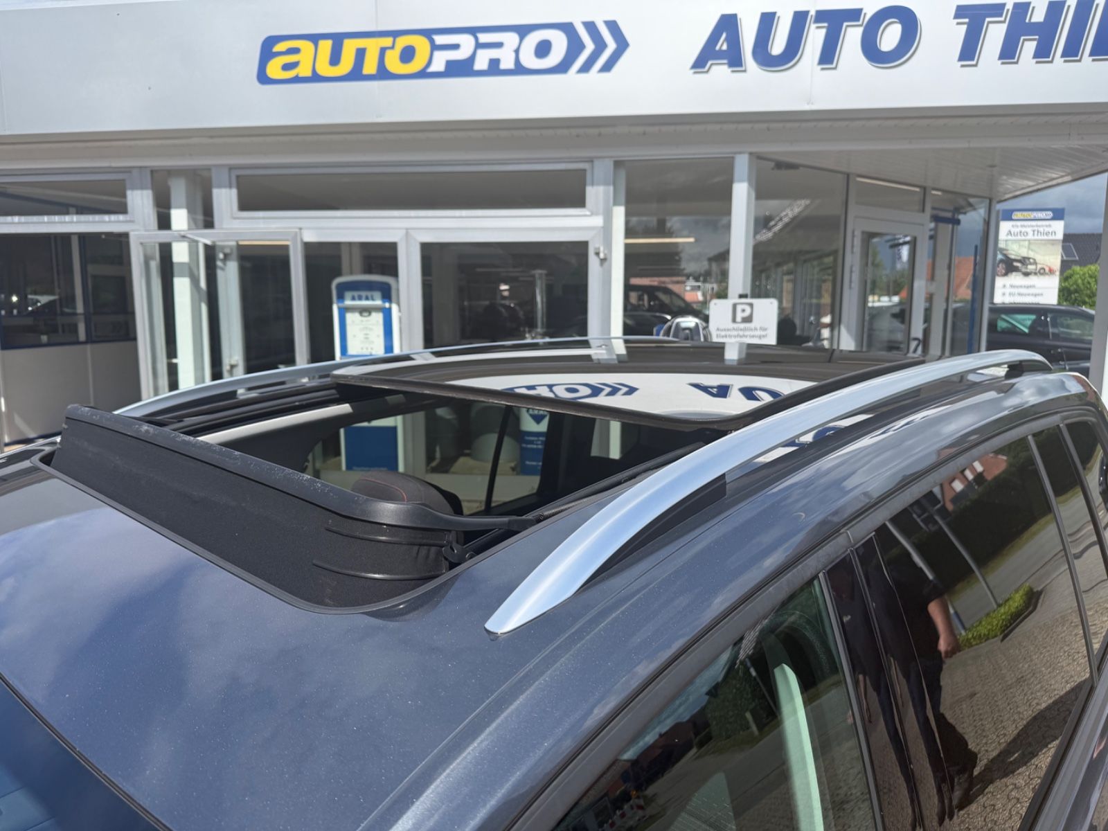 Fahrzeugabbildung Volkswagen Touran 2.0 TDI Sound 7-Sitze/Pano/AHK/ACC