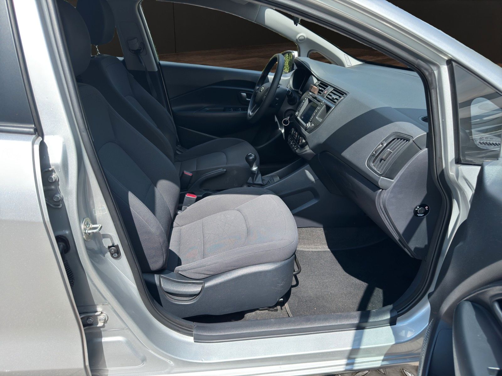 Fahrzeugabbildung Kia Rio Edition 7 Klima/Navi/Kamara/TÜV NEU
