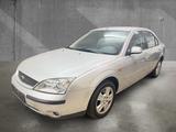 Ford Mondeo 2.5 V6 Ghia - Ford Mondeo mit Benzin-Antrieb: Limousine, 2.5