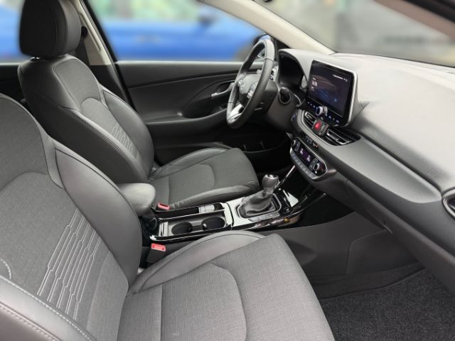 Fahrzeugabbildung Hyundai i30cw Advanced Deluxe 1.0 +NAVI+KLIMA+SHZ+RFK+PD