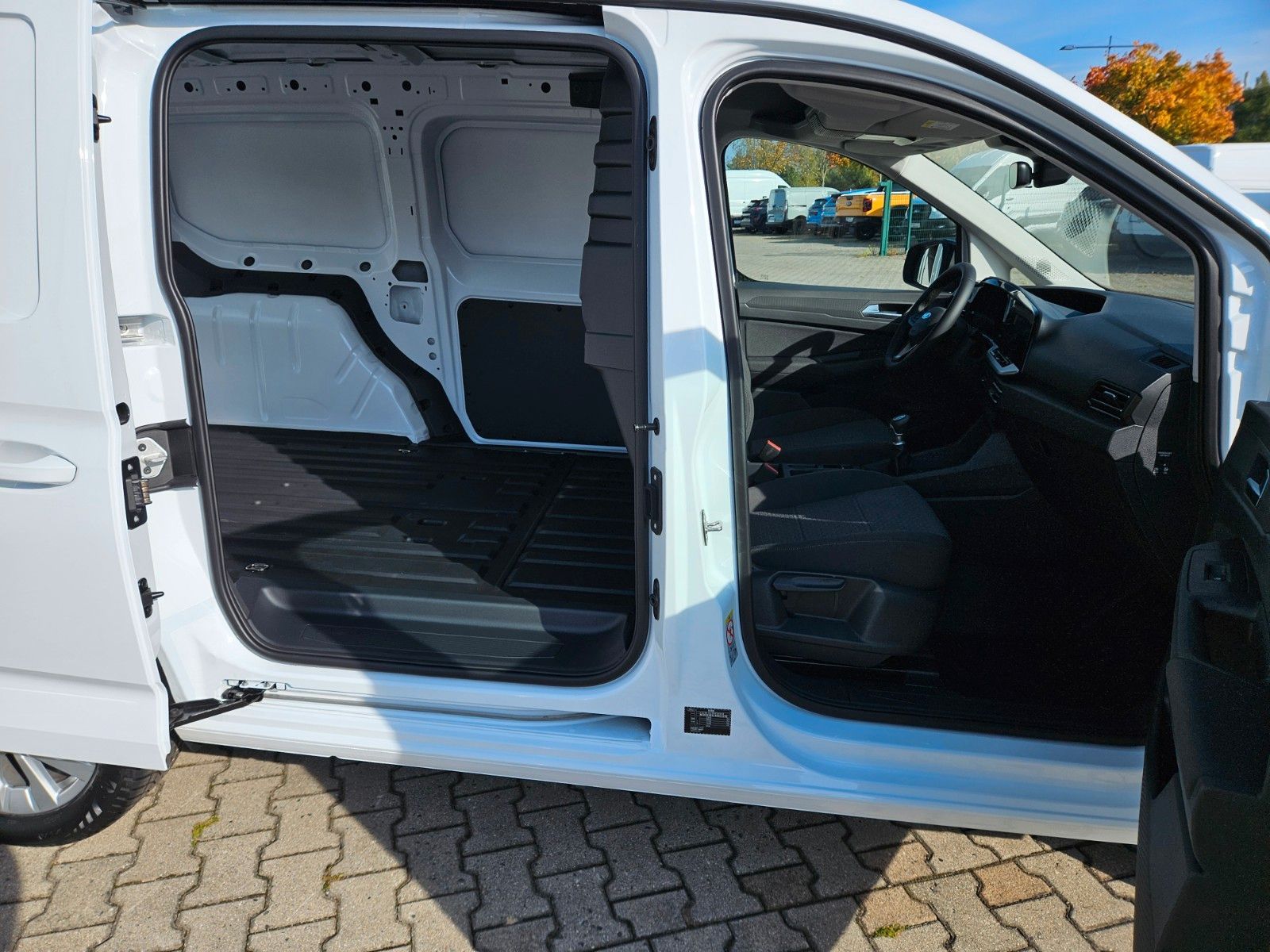Fahrzeugabbildung Ford Transit Connect Limited L2 Kasten