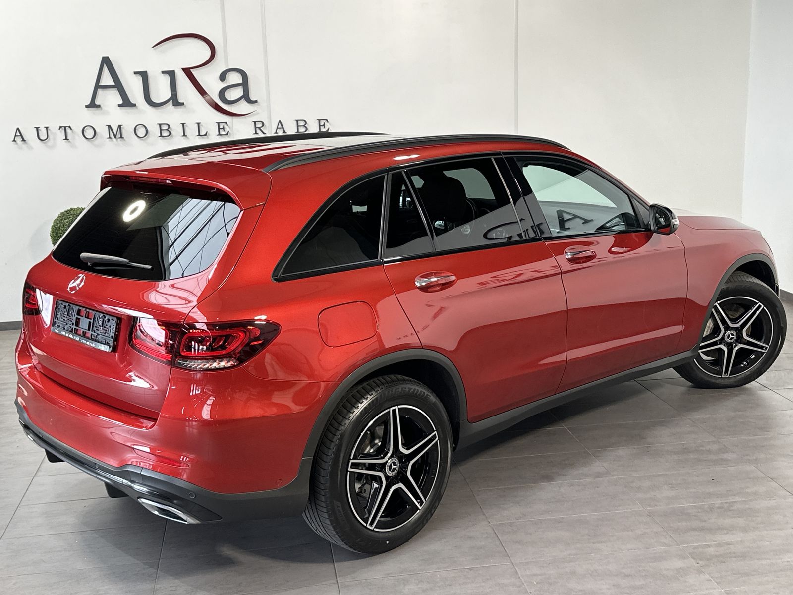 Fahrzeugabbildung Mercedes-Benz GLC 300d 4M AMG-Line NAV+LED+AHK+KAMERA+PANO+DAB