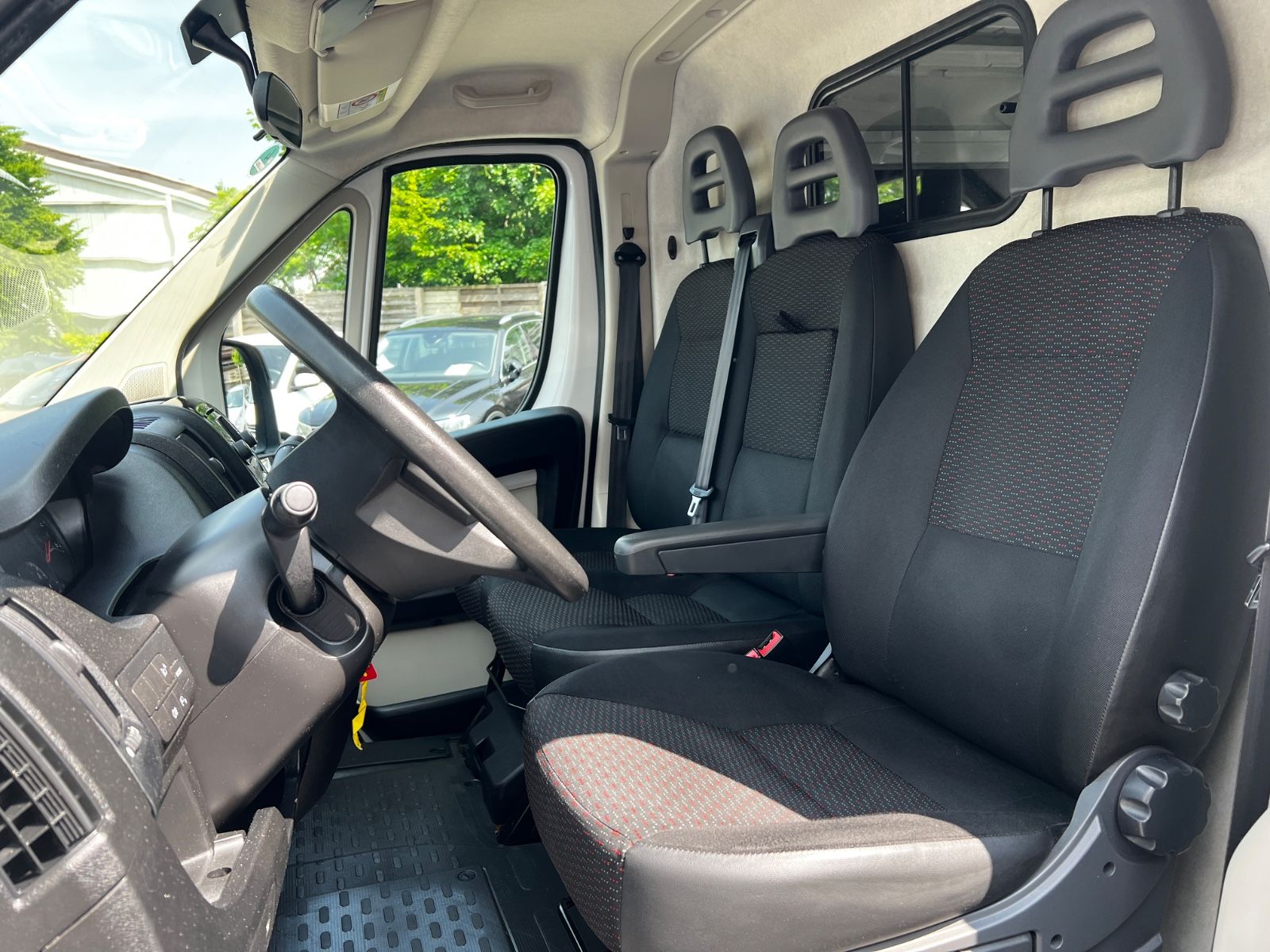 Fahrzeugabbildung Citroën Jumper Grossraumkasten 35 L2H2 Profi HDi 150|AHK