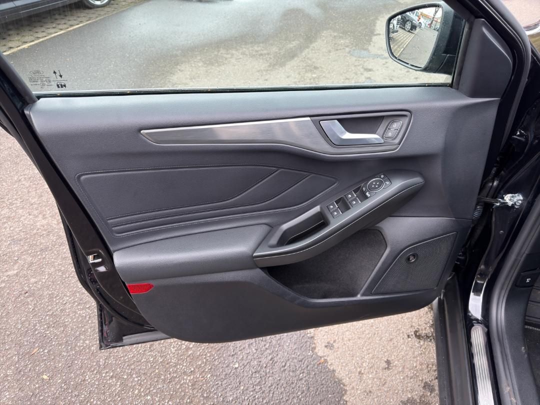 Fahrzeugabbildung Ford Focus Titanium X LED Kamera AHK ACC Winter-Paket