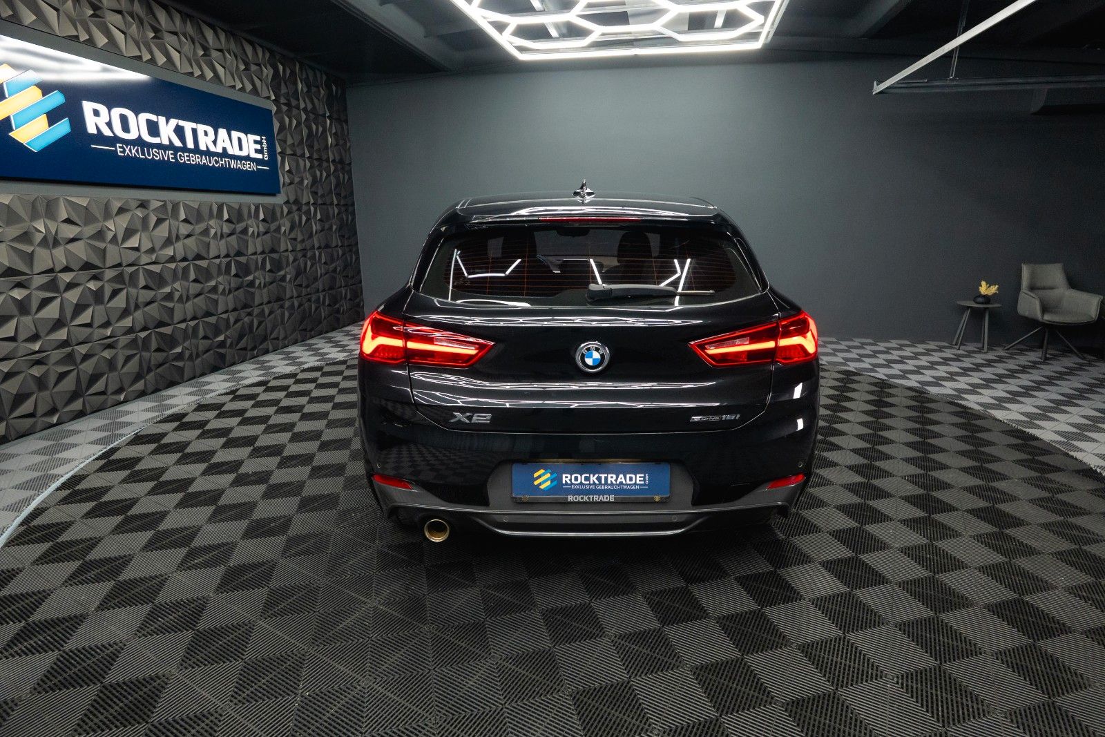 Fahrzeugabbildung BMW X2 sDrive 18i M Sport Automatik *Alcantara*LED*