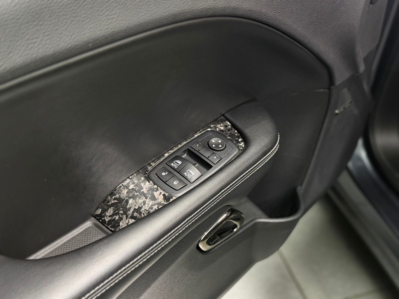 Fahrzeugabbildung Dodge Challenger SRT Hellcat |H/K|KW|GME