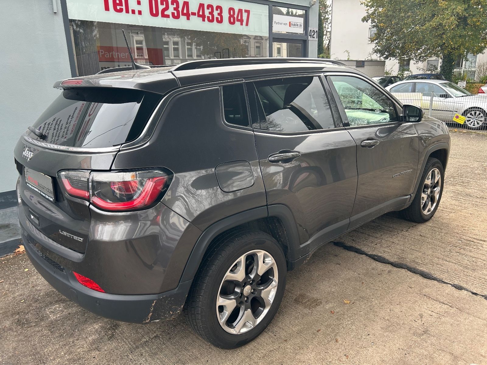 Fahrzeugabbildung Jeep Compass Limited 4WD Automatik+Navi+CarPlay+Allw.
