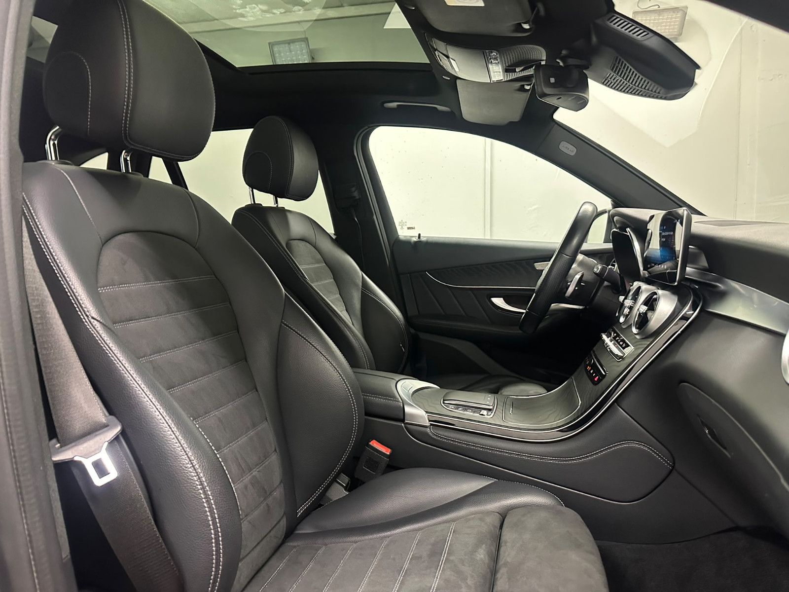 Fahrzeugabbildung Mercedes-Benz GLC 220 d 4MATIC AMG*PANO*360*HUD*AHK*DISTRO