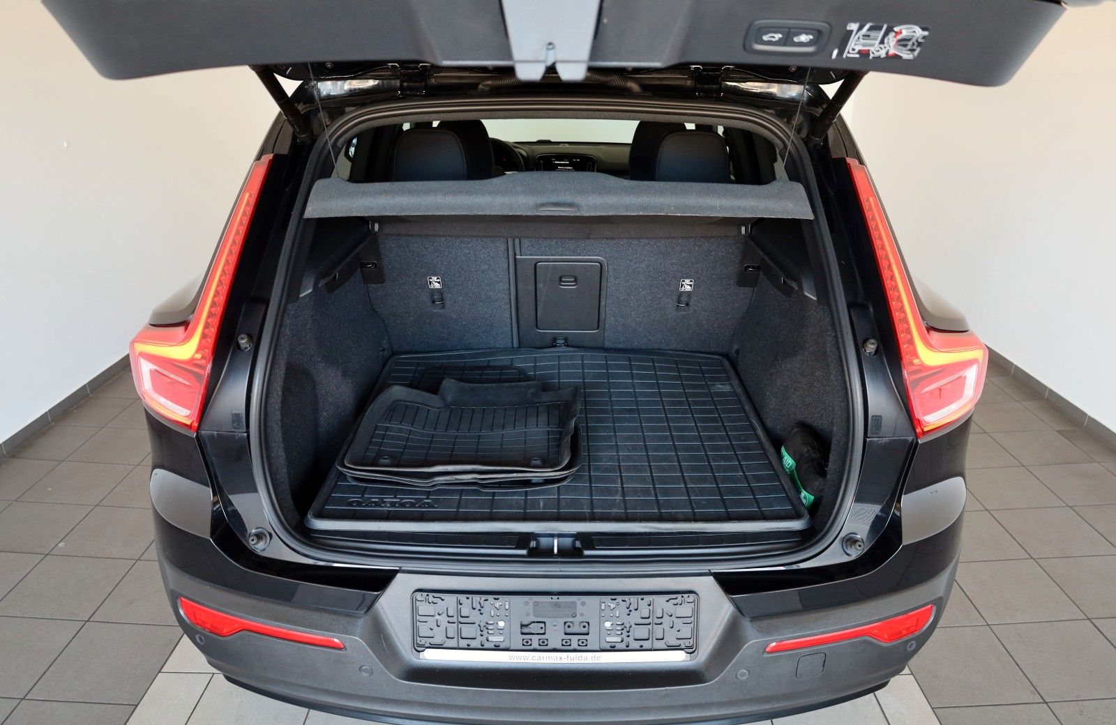 Fahrzeugabbildung Volvo XC40 Plus Recharge,T.Leder,Navi,LED,Kamera,SH