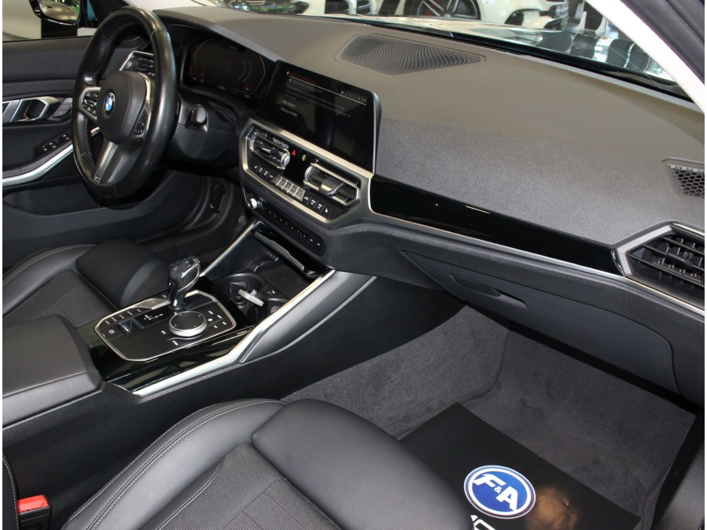 Fahrzeugabbildung BMW 330 d xDrive Sport Line HUD*Laser*M3 Felgen
