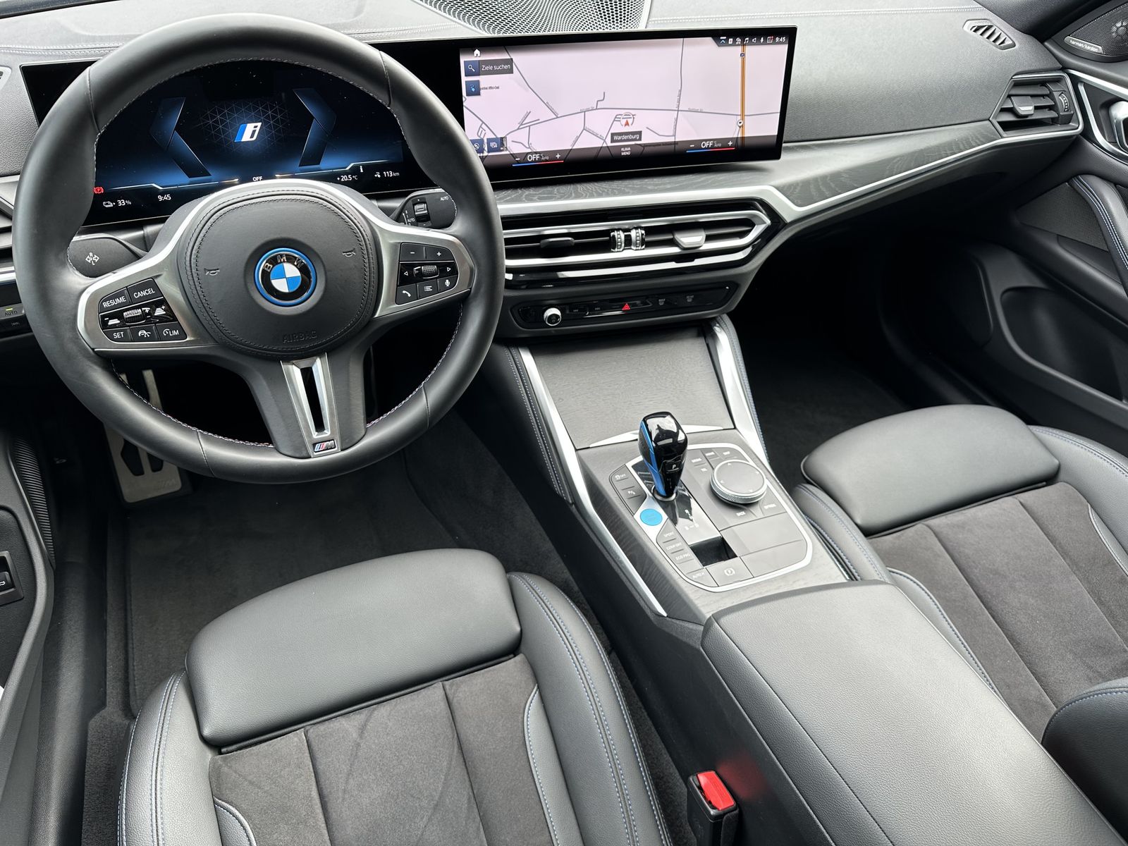 Fahrzeugabbildung BMW i4 M50 NAV+LED+GLASDACH+KAM+DIGDISPLAY+DCC+20ZO