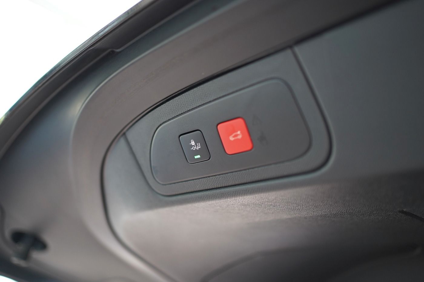 Fahrzeugabbildung DS Automobiles DS7 Crossback E-Tense 4x4 300 Rivoli Automatik