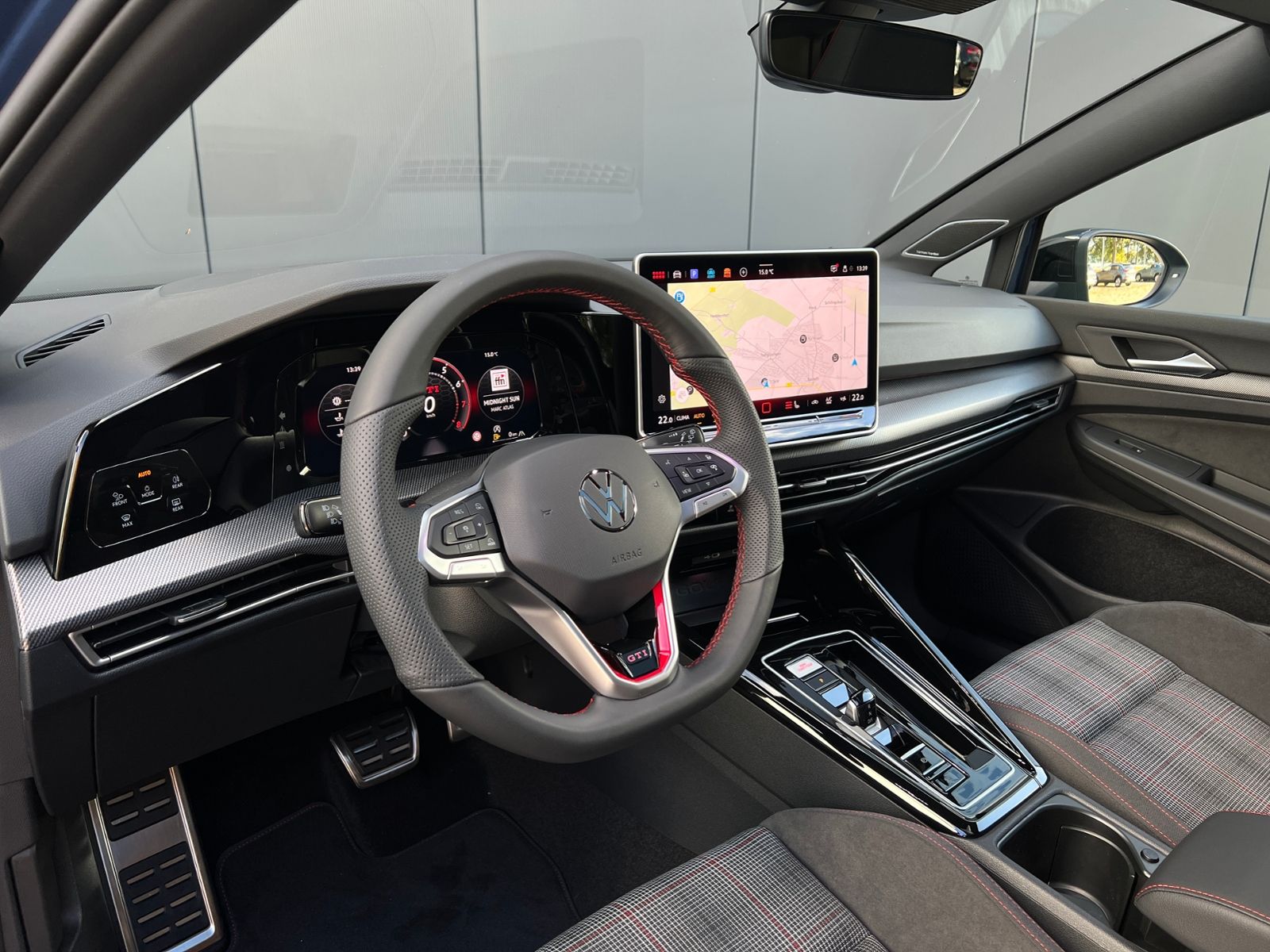 Fahrzeugabbildung Volkswagen Golf VIII GTI 2.0 TSI DSG *AHK, IQ.Light, Black