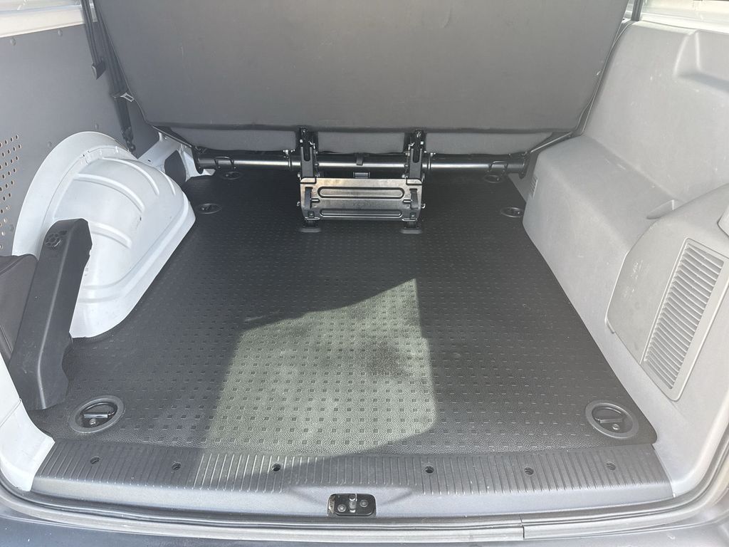 VW T6.1 Transporter 2.0 TDI Kombi LR Nav Ahk 9-Sitz VW T6.1 Transporter 2.0 TDI Kombi LR Nav Ahk 9-Sitz