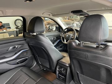 BMW 318d  Touring  Sport Line  *1.HAND*LED*NAVI*PDC*