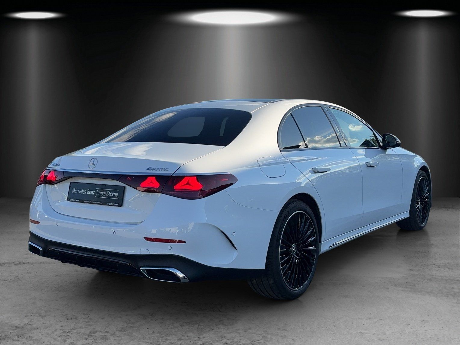 Fahrzeugabbildung Mercedes-Benz E 300 de 4M AMG Prem+ AIRMATIC Massage HAL €110k