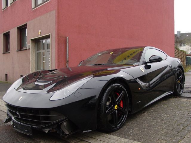 Ferrari F12 BERLINETTA RACING FULCARBON LIFT CARBONLIGHT