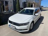 Volkswagen Passat 2.0 TDI SCR 140kW DSG Comfortl. Varia... - Volkswagen Passat: Von Privat