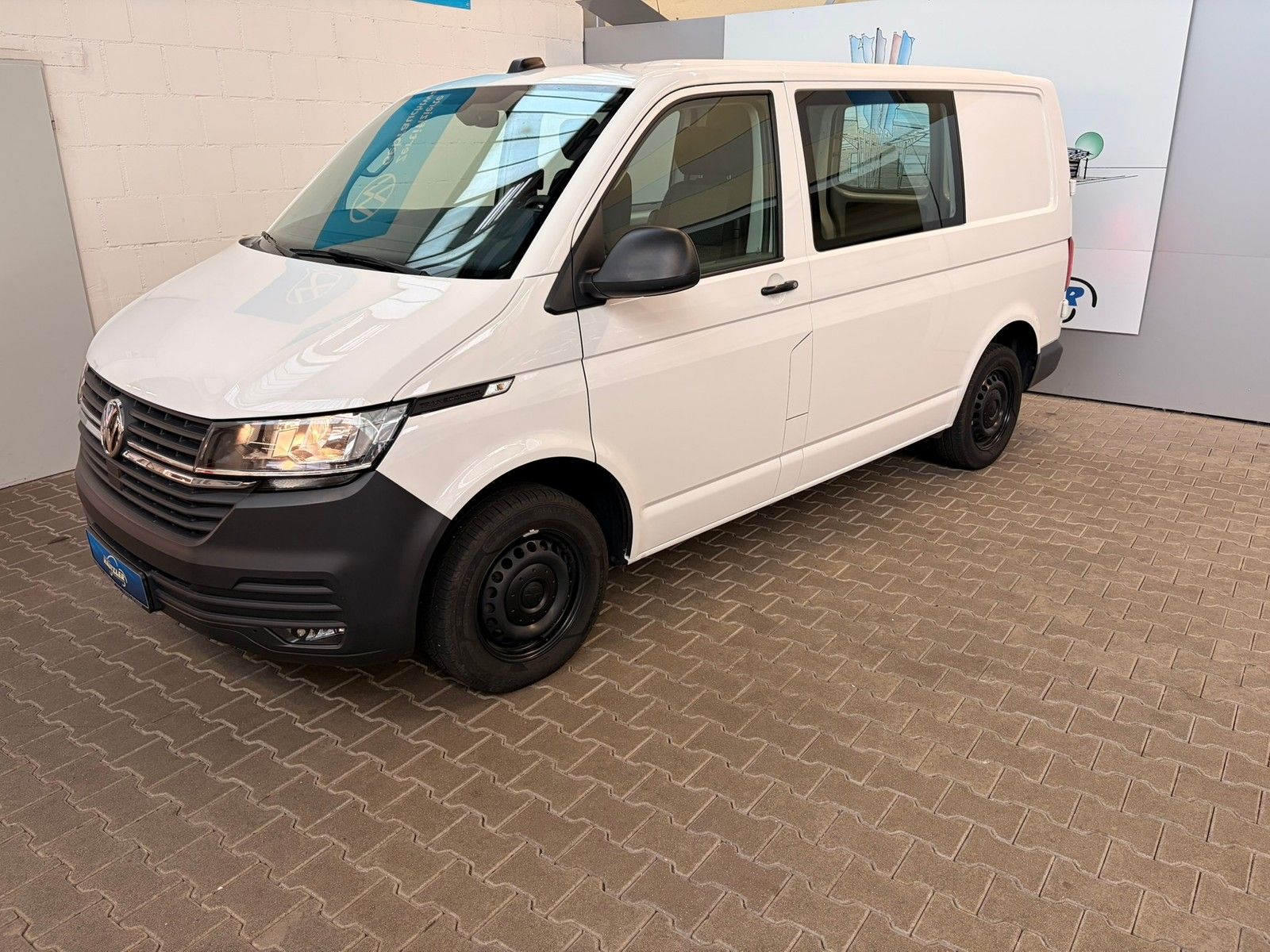 Fahrzeugabbildung Volkswagen T6.1 Transporter Kasten 2,0 TDI +AHK+Licht&Sicht