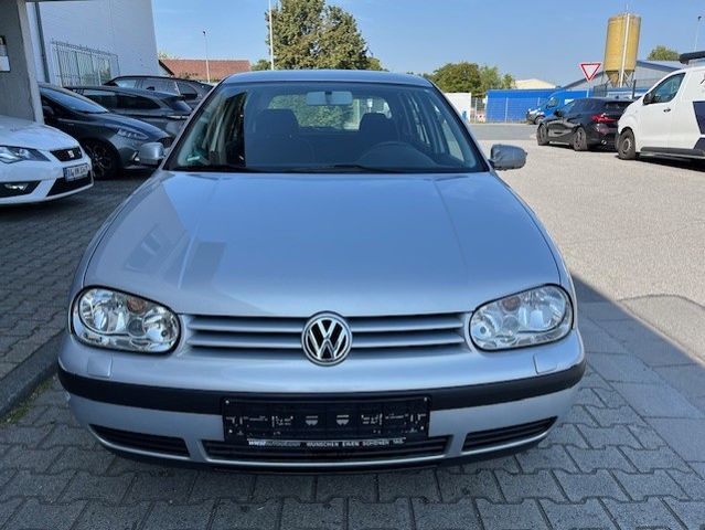 Volkswagen Golf 1.6 BASIS