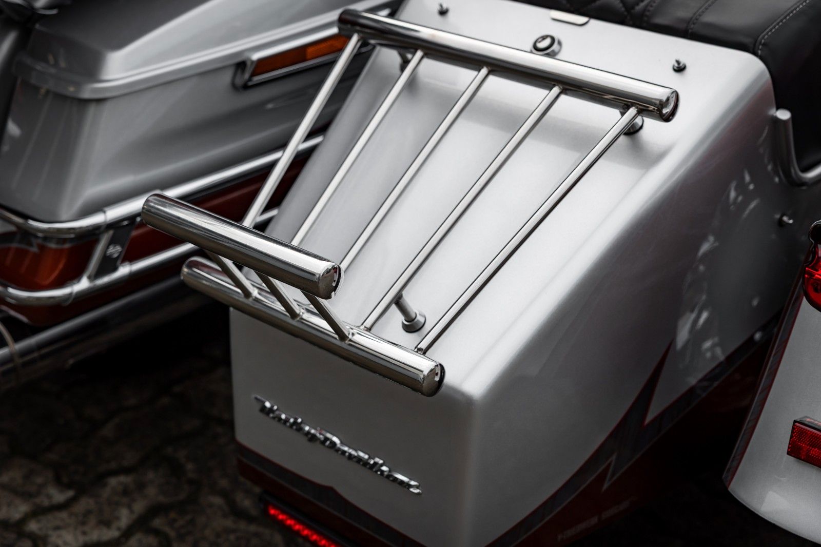 Fahrzeugabbildung Harley-Davidson FLHTKSE CVO E-Glide - V-Triebwerk Gespann