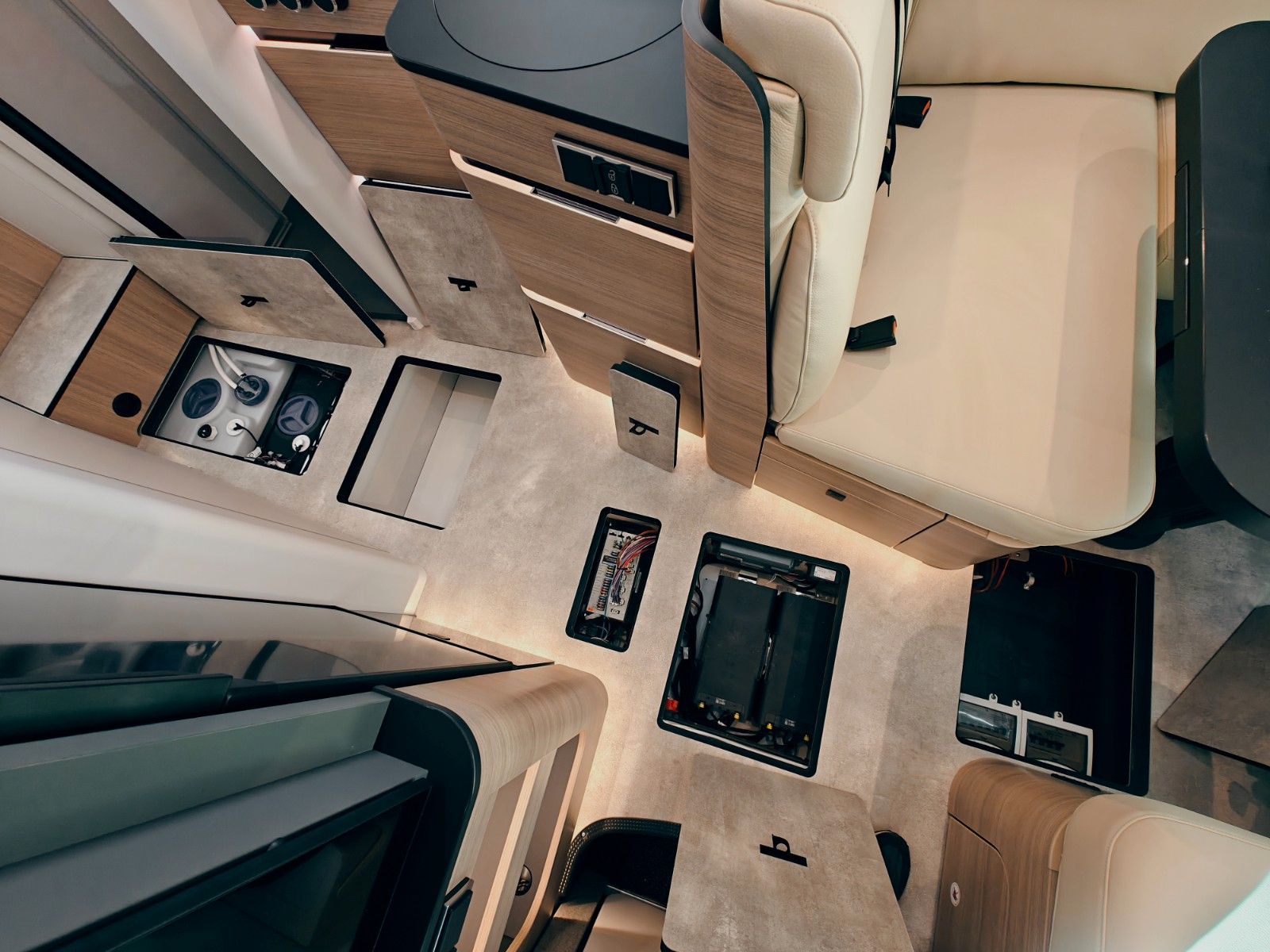 Fahrzeugabbildung HYMER / ERIBA / HYMERCAR B-KLASSE MC T 680 PREMIUM - MATARA TEAK by palmo