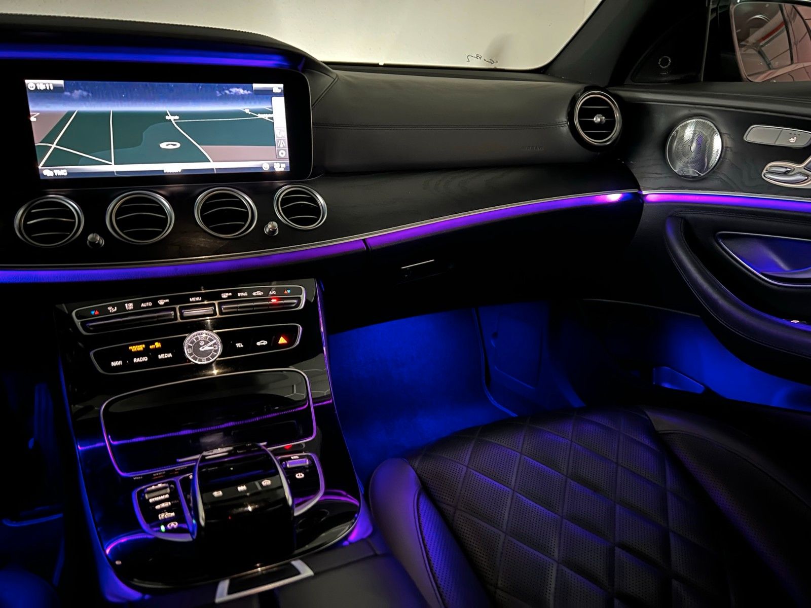 Fahrzeugabbildung Mercedes-Benz E 350 d AMG-LINE/MASSAGE/BURMESTER/DESIGNO/WIDE