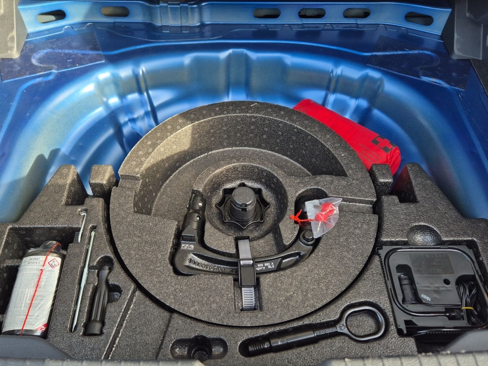 Fahrzeugabbildung Volkswagen T-Roc TSI Move AHK Navi LED AID ACC Park-Assist