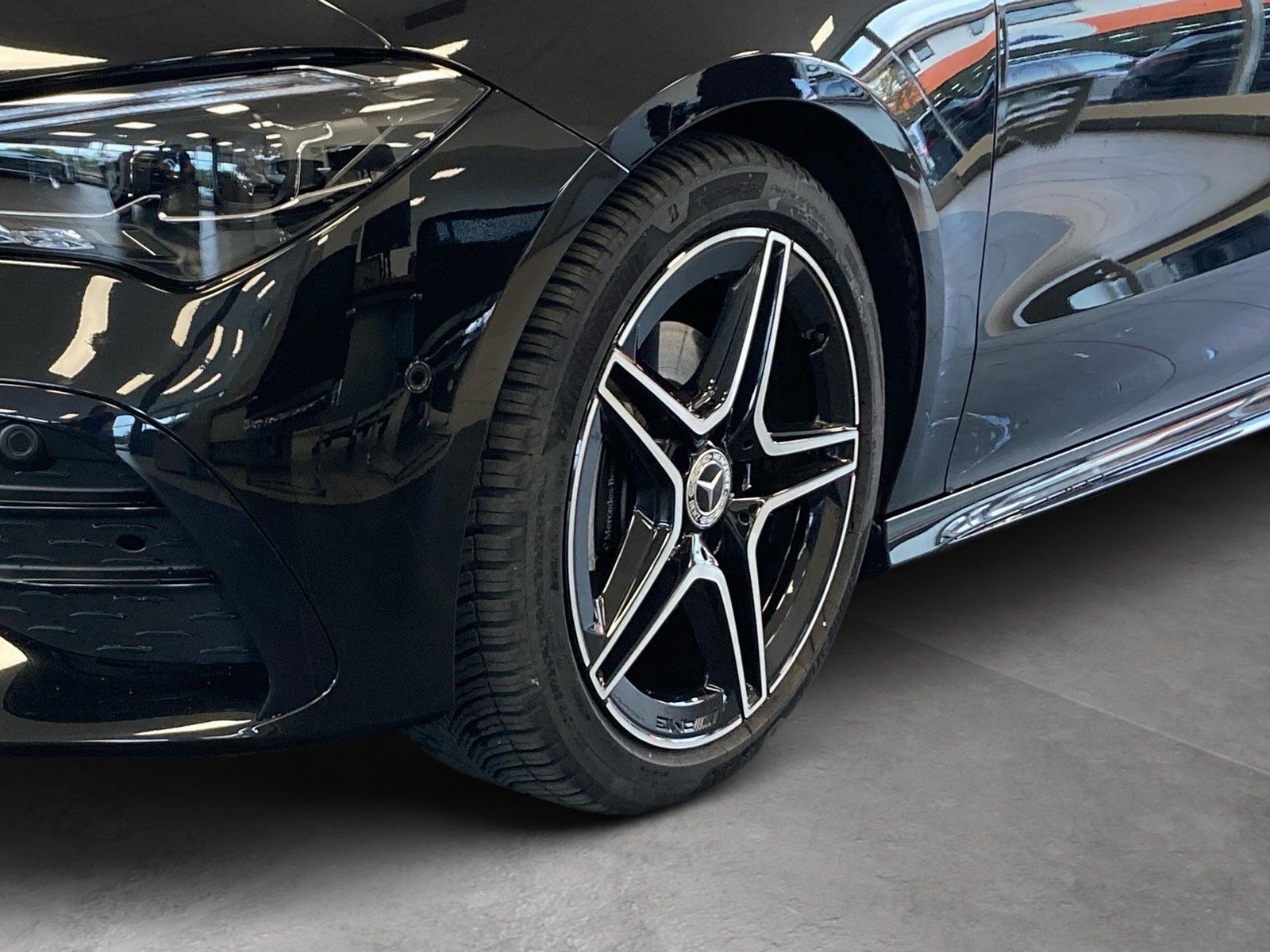 Fahrzeugabbildung Mercedes-Benz CLA 180 AMG Plus*Pano*HUD*360°*MBeam*AHK*Totwink