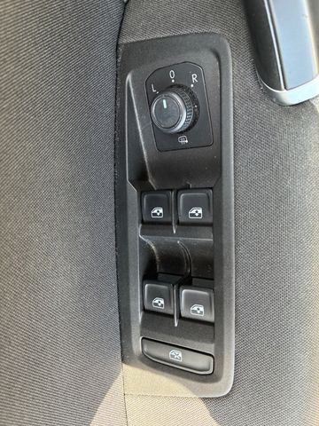 Fahrzeugabbildung Volkswagen Touran 2.0 TDI Comfortline>AUT/AHK/ACC/PDC/SHZ<