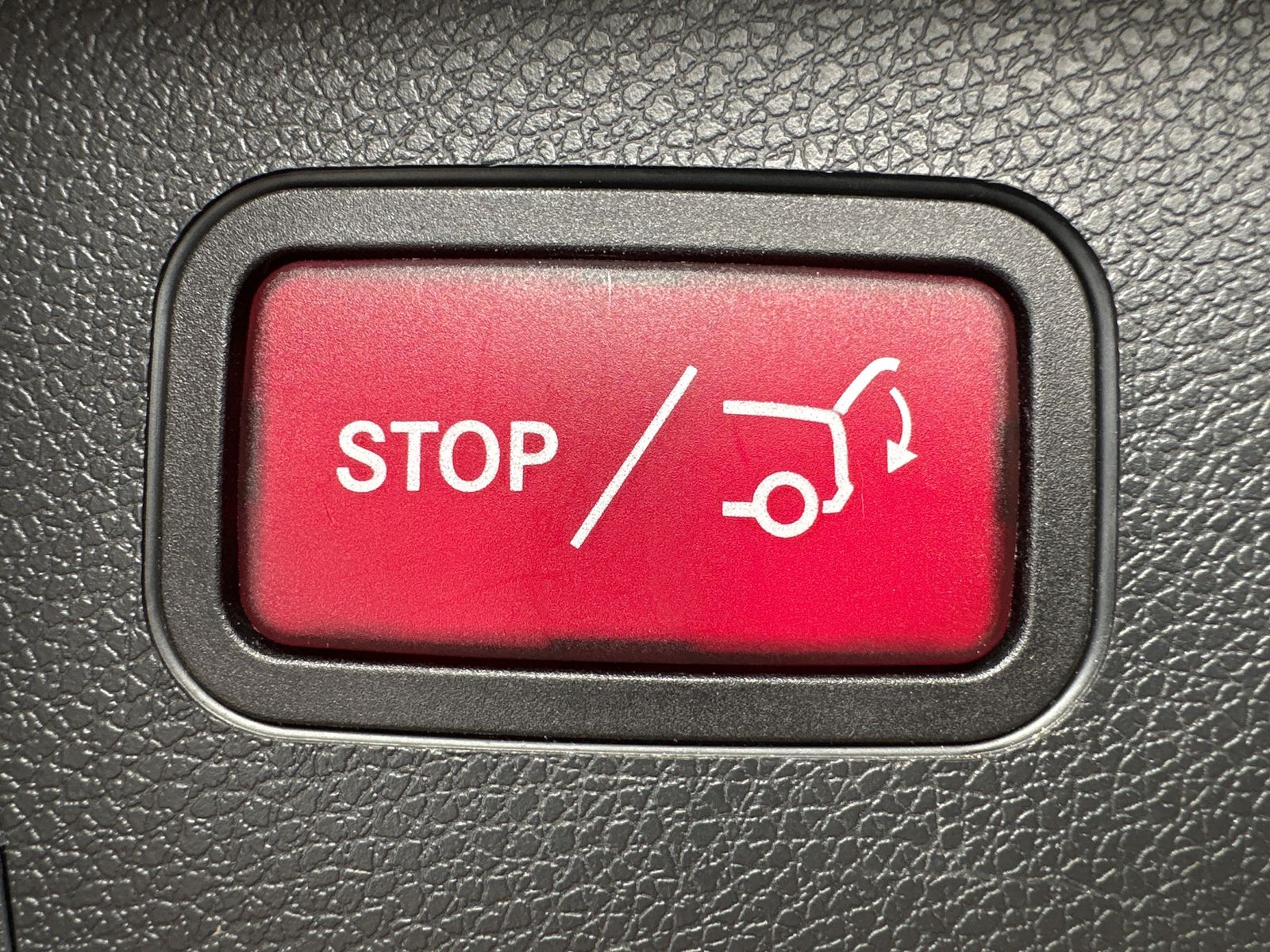 Fahrzeugabbildung Mercedes-Benz E 300e T Avantgarde NAV+LED+KAMERA+SHZ+VCOCKPIT