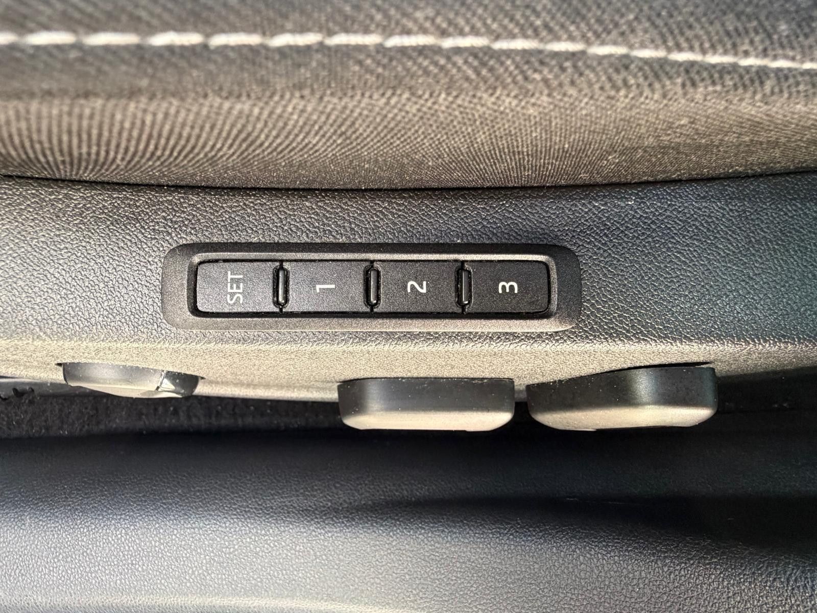Fahrzeugabbildung SKODA Octavia 2.0TDI Style >VIRTU+HEAD+LED+SHZ+ACC+18"