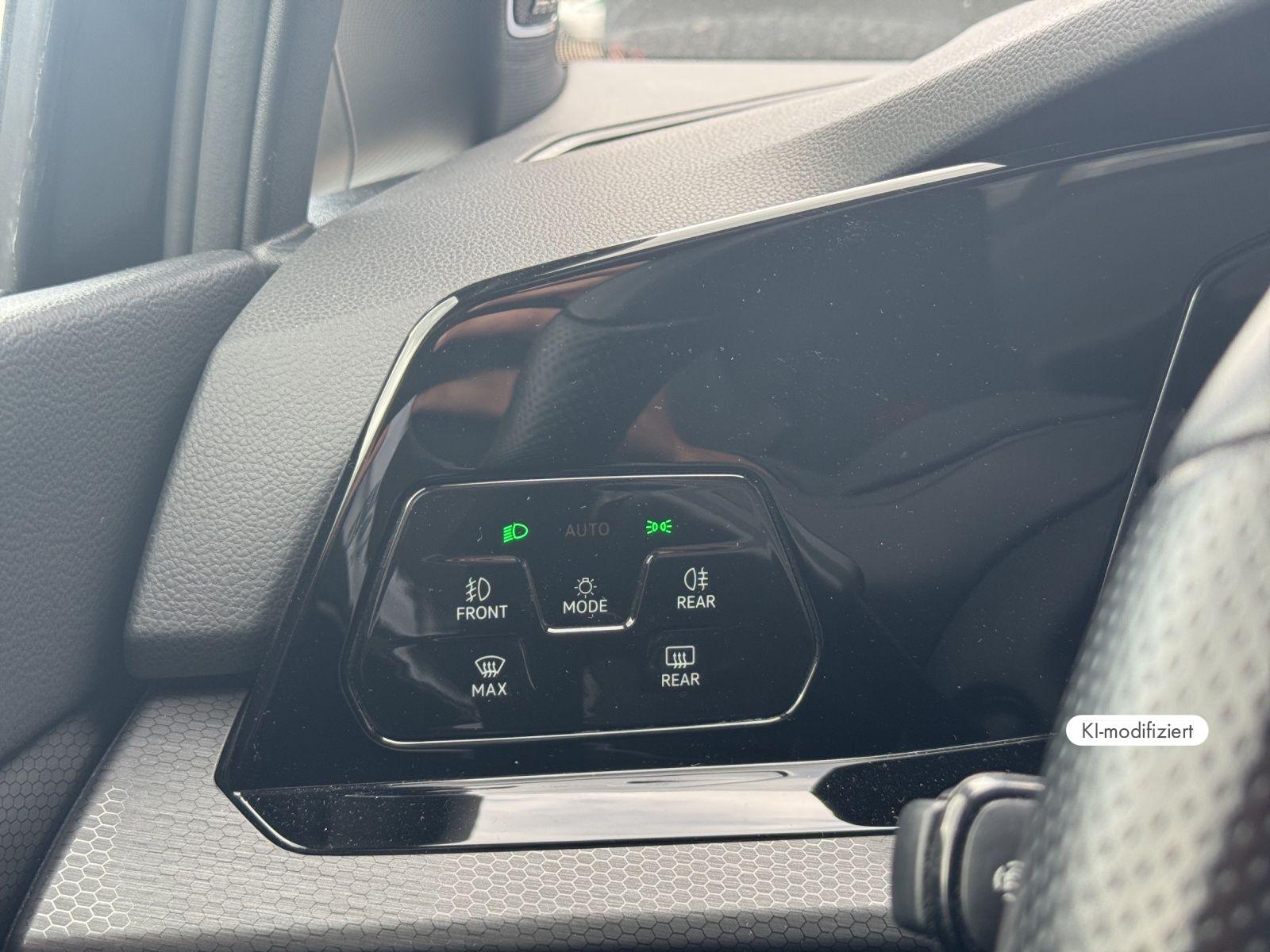 Volkswagen Golf VIII GTI 2.0 TSI DSG IQ.LIGHT NAVI PANO DCC, миниатюра 18
