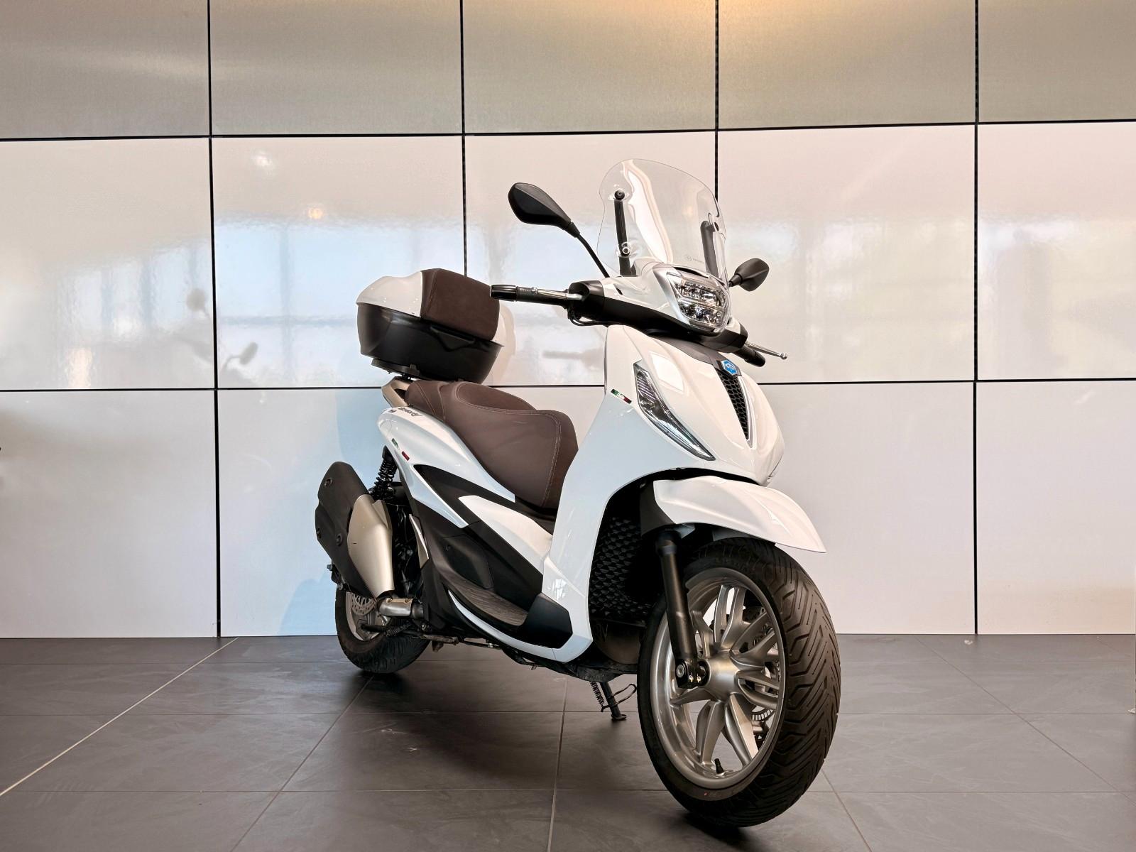 Piaggio Beverly 400 HPE | ABS | Topcase | Scheibe