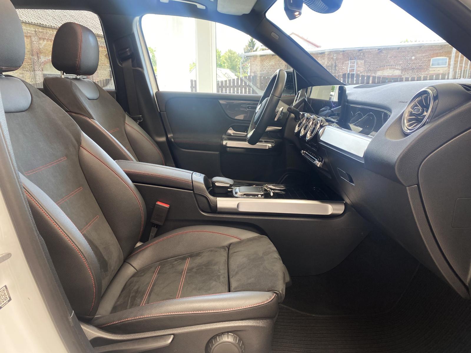 Mercedes-Benz GLB 200 4M 2.Hd AMG Line Pano LED Kam Nightpaket