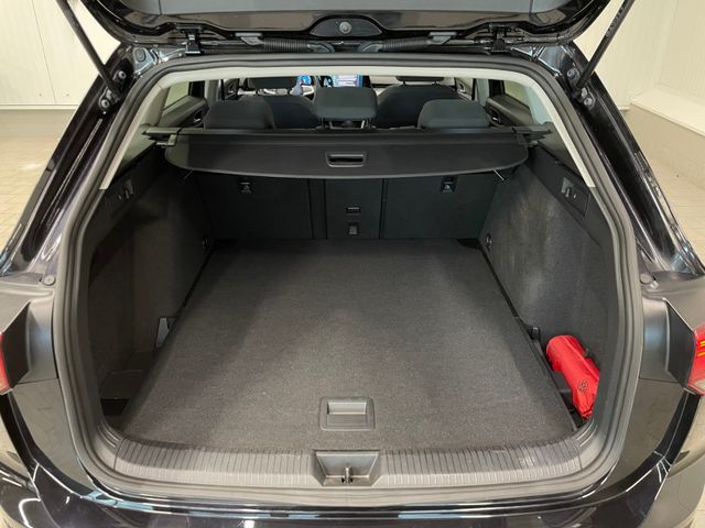 Golf VIII Variant Active 2.0 TDI DSG AHK