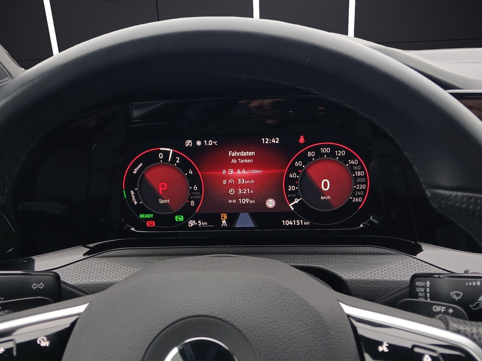 Fahrzeugabbildung Volkswagen Golf VIII GTE LEDplus Navi Leder AID ACC PDC SH