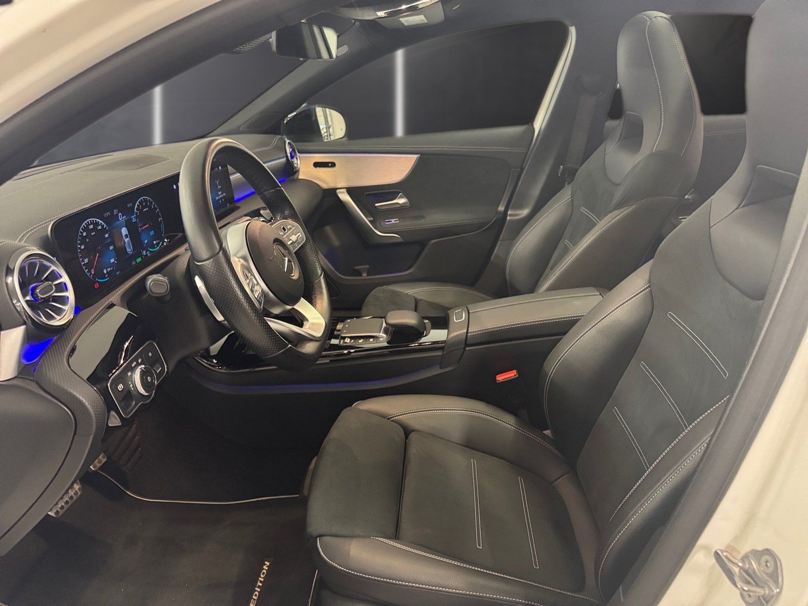 Fahrzeugabbildung Mercedes-Benz A 250 e AMG*DISTRONIC*MULTIBEAM*AHK*Pano-Dach