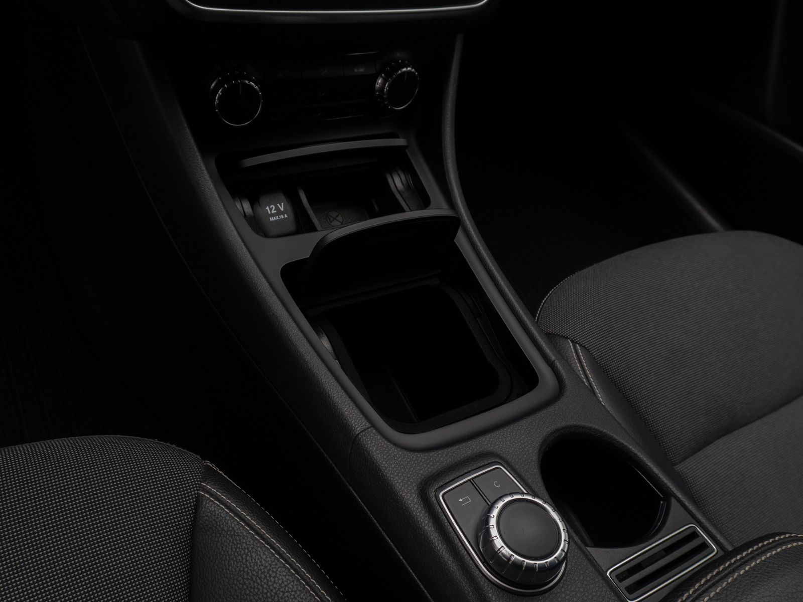 Fahrzeugabbildung Mercedes-Benz A180 BlueEfficiency Navi Sound Tempomat ParkAsst