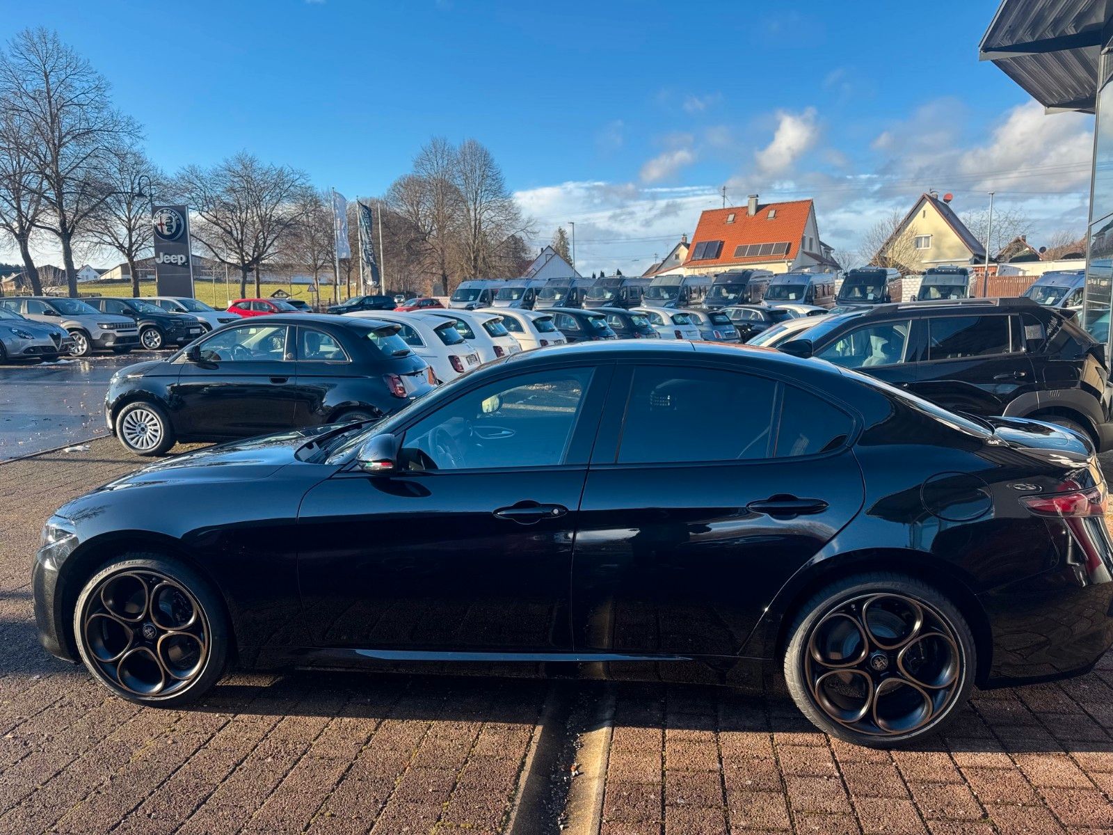 Fahrzeugabbildung Alfa Romeo Giulia INTENSA 280PS AT8 Q4 LEDER GLASDACH KAMER