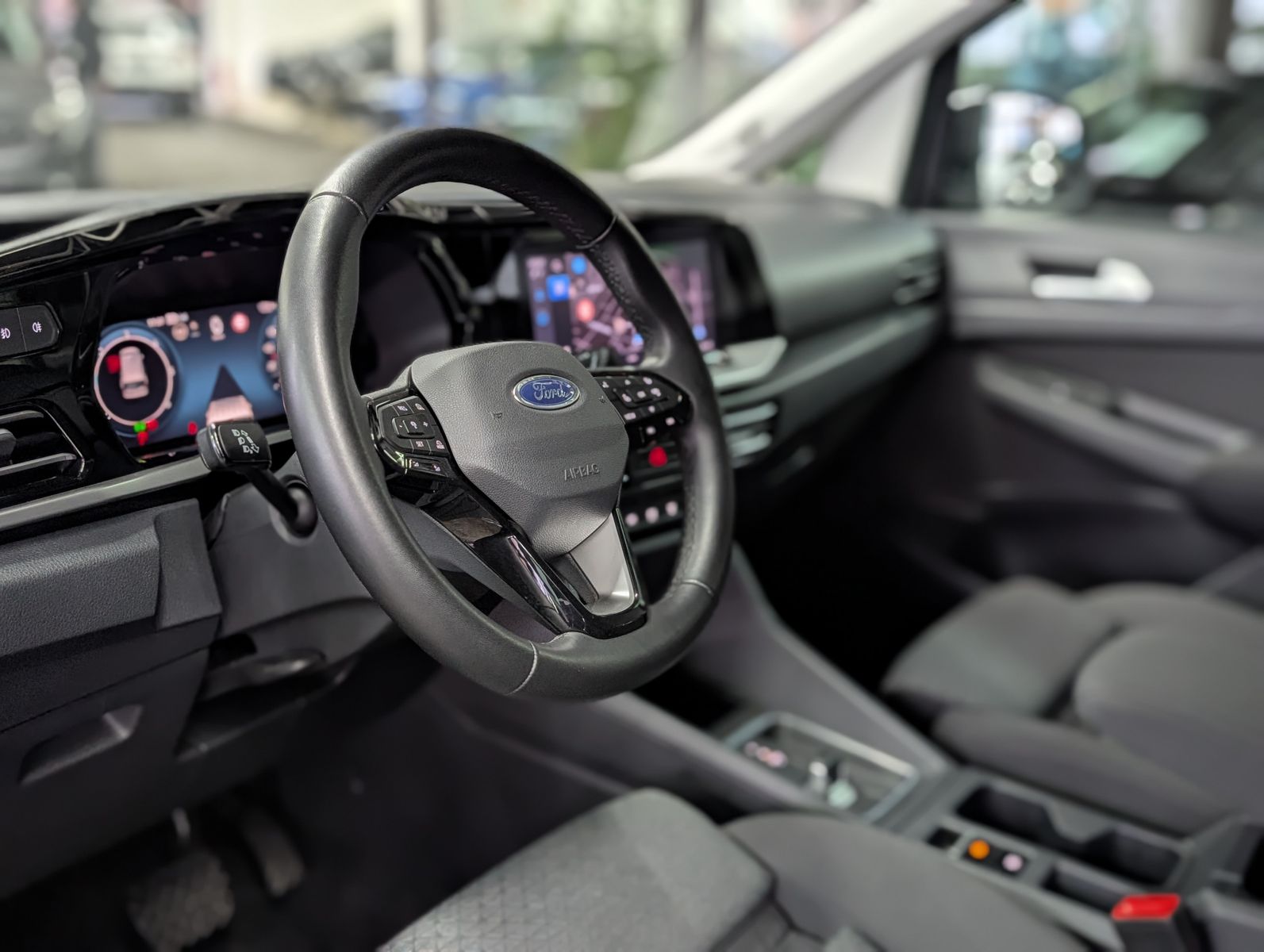 Fahrzeugabbildung Ford Grand Tourneo L2 Titanium 7-Sitze Bi-LED CAM AHK