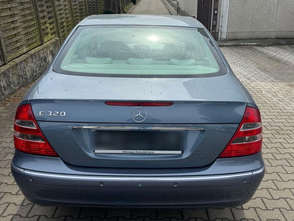 Mercedes-Benz E 320