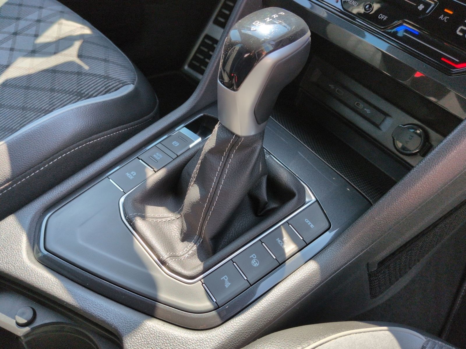 Tiguan 1.4 eHybrid DSG R-Line KAMERA+MATRIX+AHK+