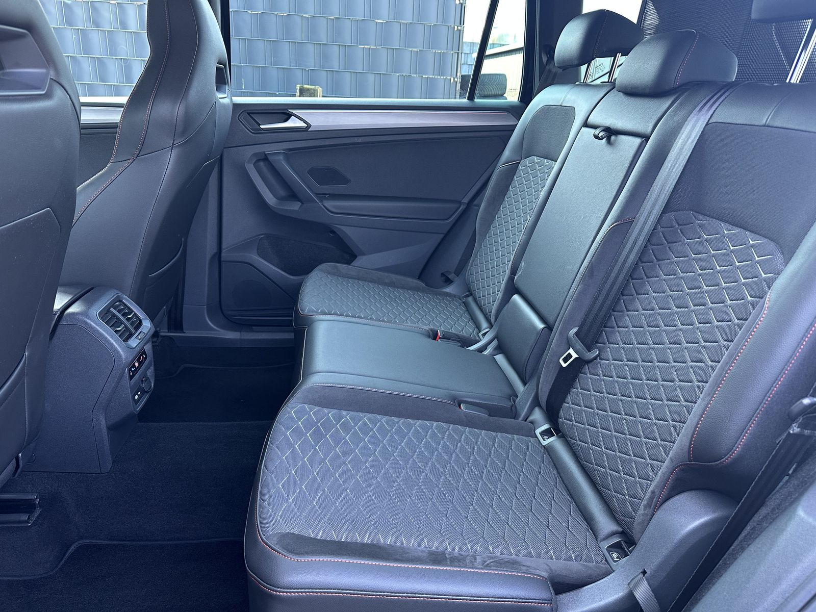 Fahrzeugabbildung SEAT Tarraco 2.0 TDI DSG FRNAV+LED+KAM+AHK+ACC+VCOCK
