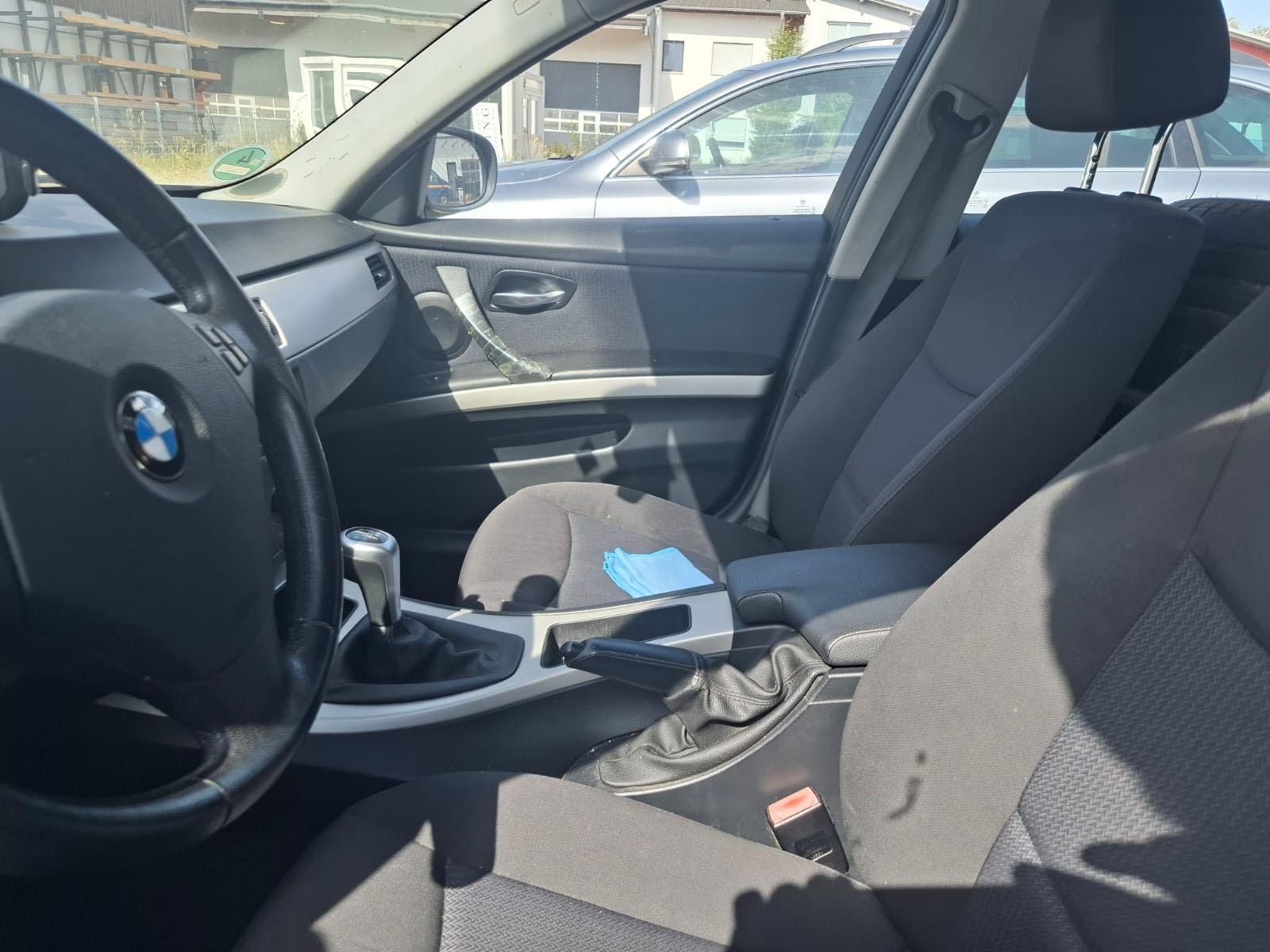 BMW 320 2010 — photo 6