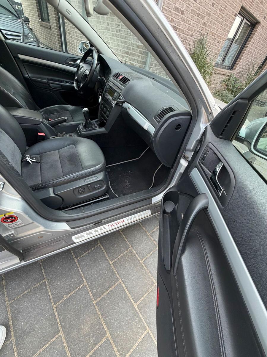 Skoda Octavia 2008 — rear view