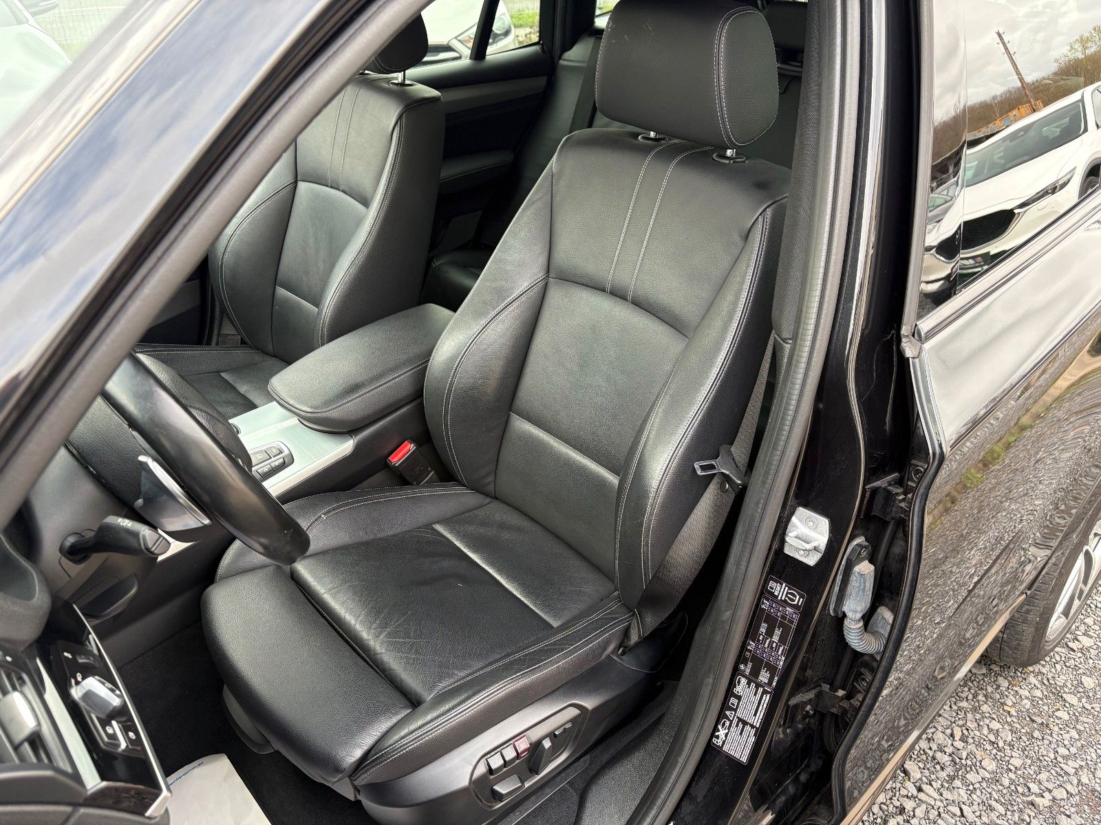 Fahrzeugabbildung BMW X3 xDrive35d Sport-Aut. M SPORTPAKET Navi Leder