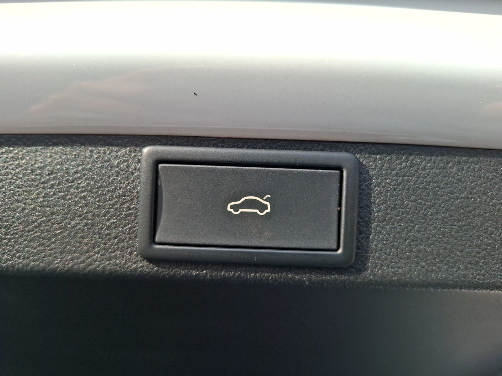 Fahrzeugabbildung SKODA Octavia CombI TSI RS-Plus DSG Matrix Navi Pano H