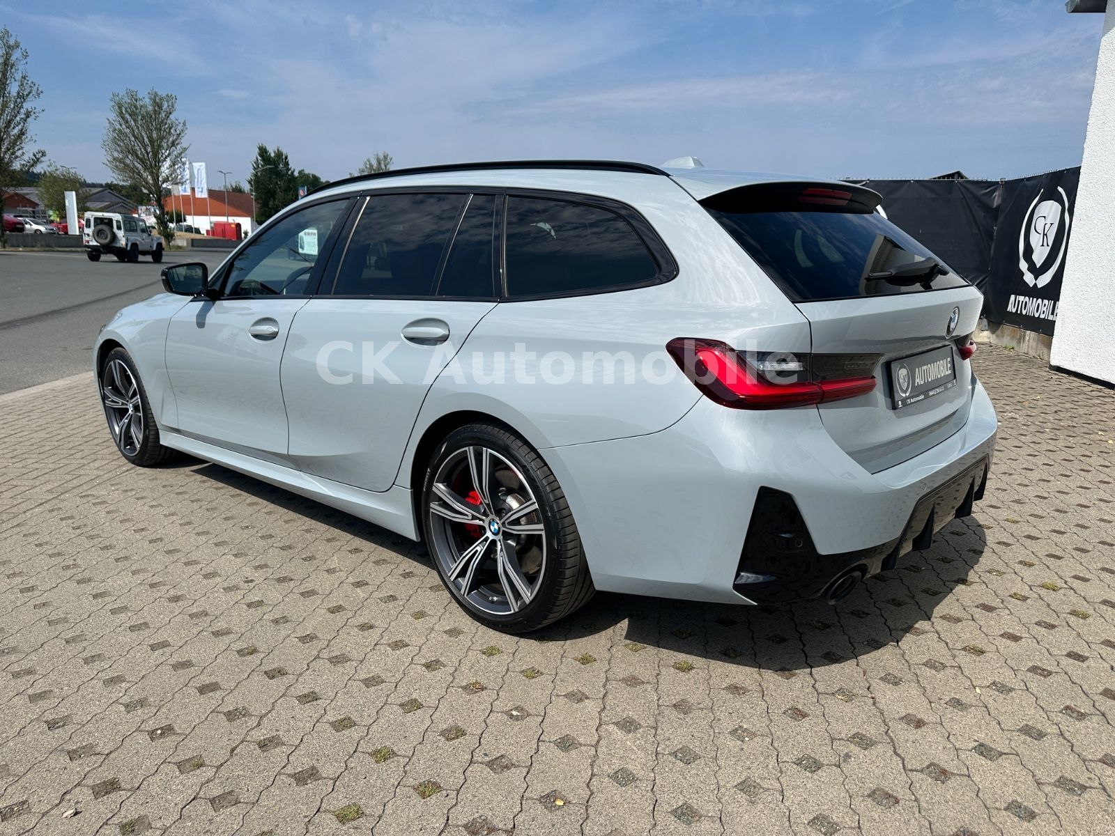 Fahrzeugabbildung BMW 320d xDrive M-Sport/Widescreen/Navi/Pano/LED/AHK
