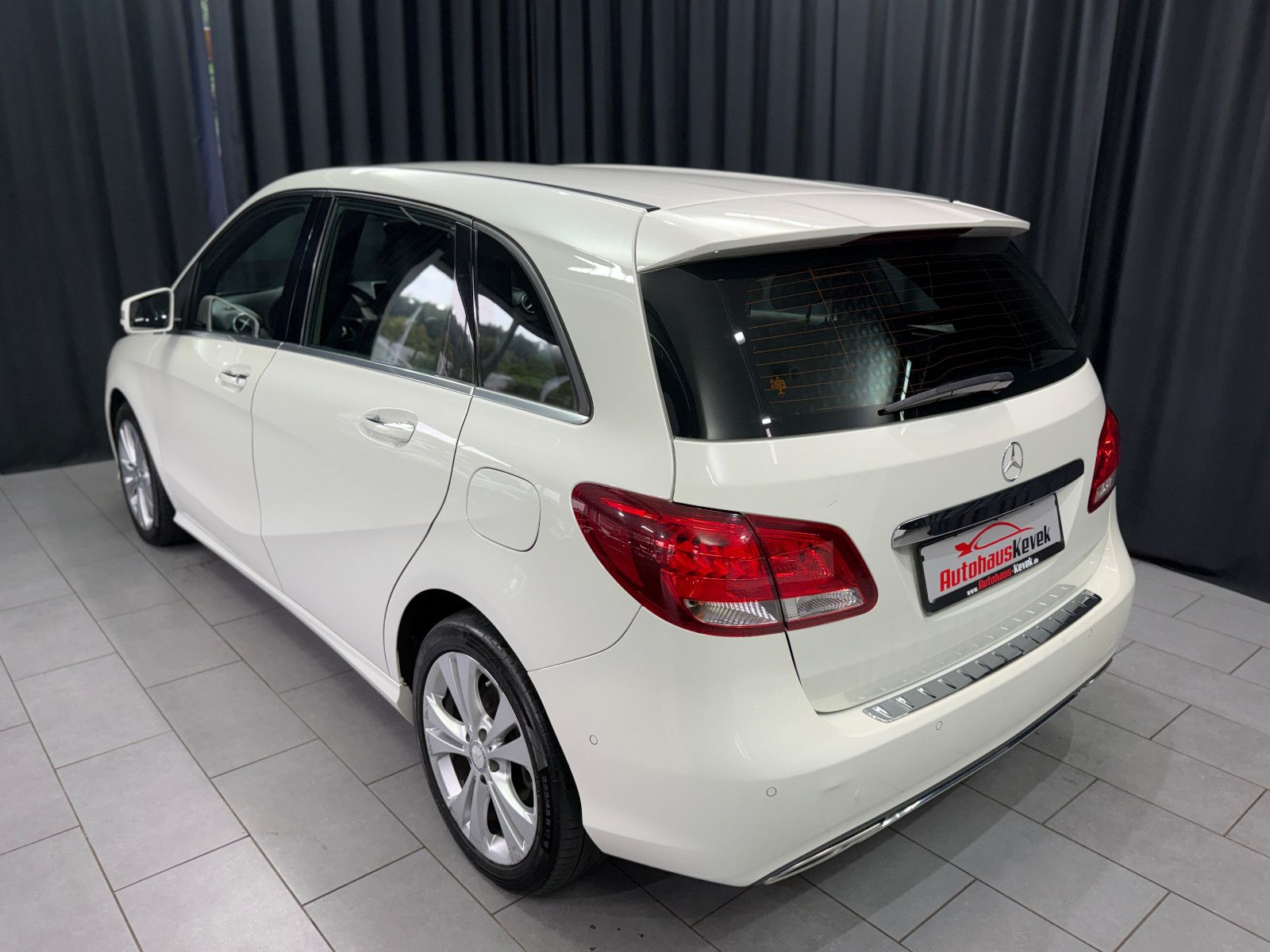 Fahrzeugabbildung Mercedes-Benz B 220 CDI |AUTOMATIK|NAVI|RF-CAM|LEDER